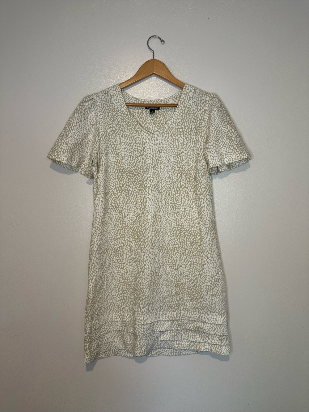 Nicole Miller Linen Blend Shift Dress V-Neck Animal Print Olive White Small